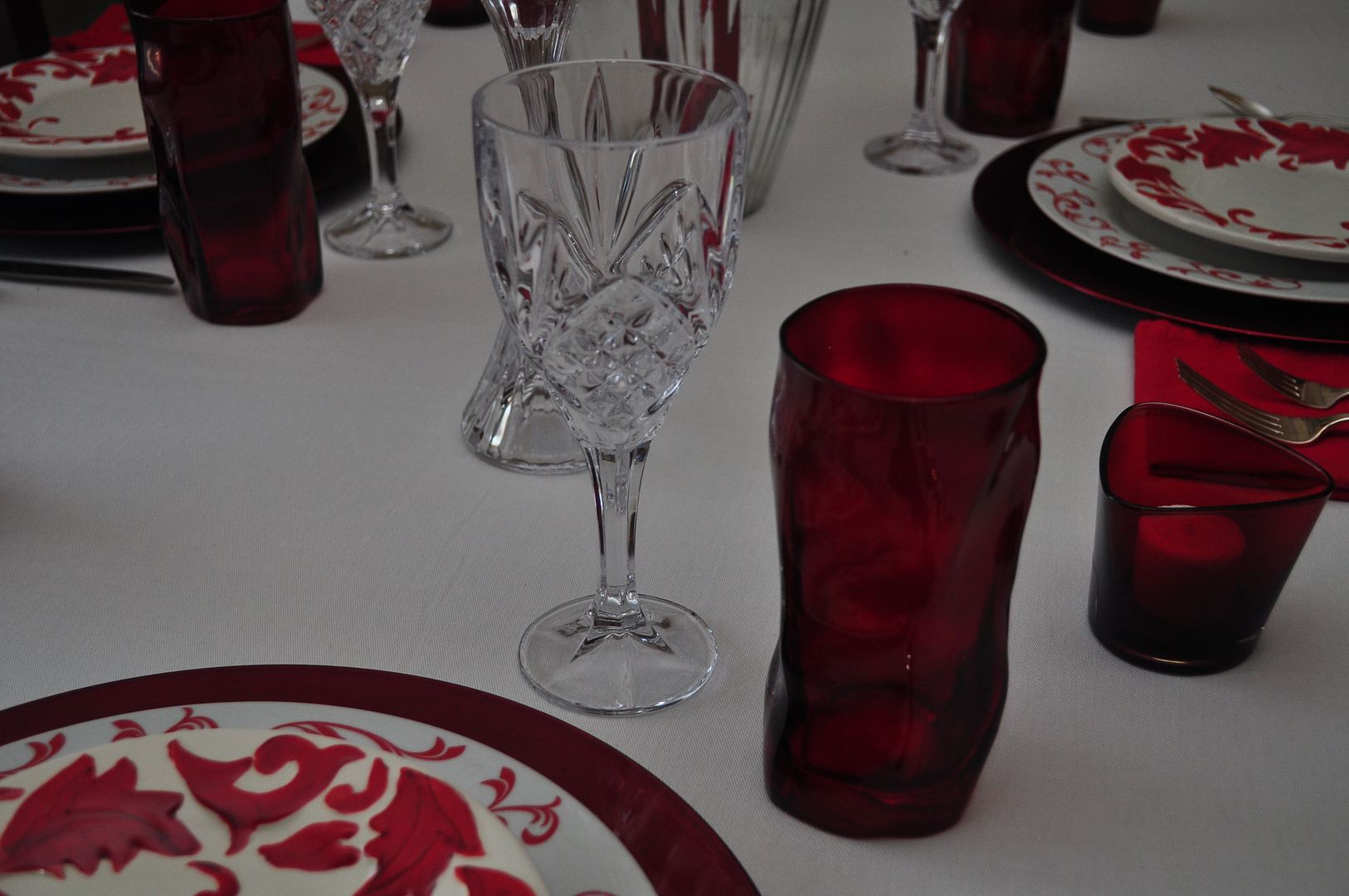 Kathe With An E~Red & White Tablescape