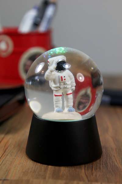 SUSS-日本マグネット月面着陸の宇宙飛行士デスクトップの装飾品の水晶玉 - 誕生日プレゼントの勧告/現金無料送迎 - その他 - 紙 ホワイト