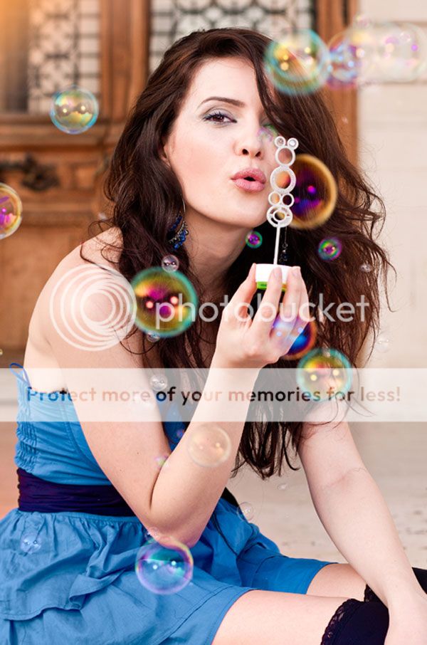 photo bubble-girl_zps40eff2cb.jpg